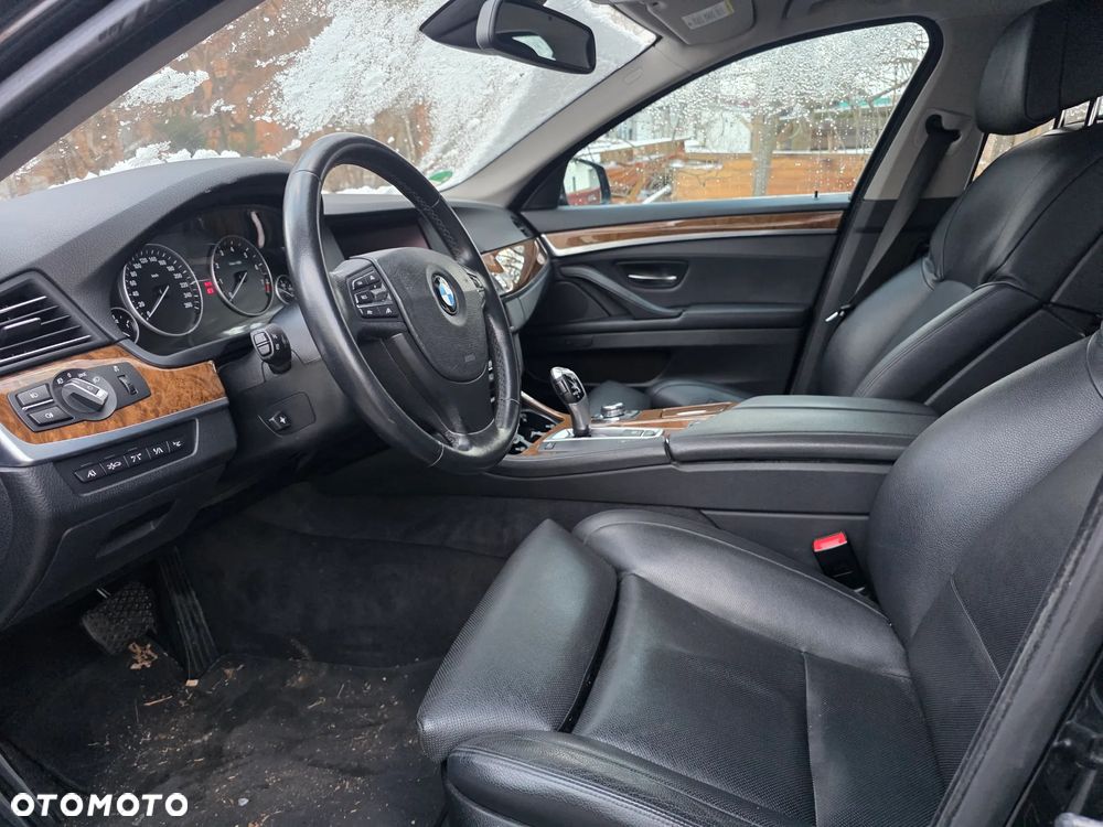 BMW Seria 5 528i Sport-Aut - 10