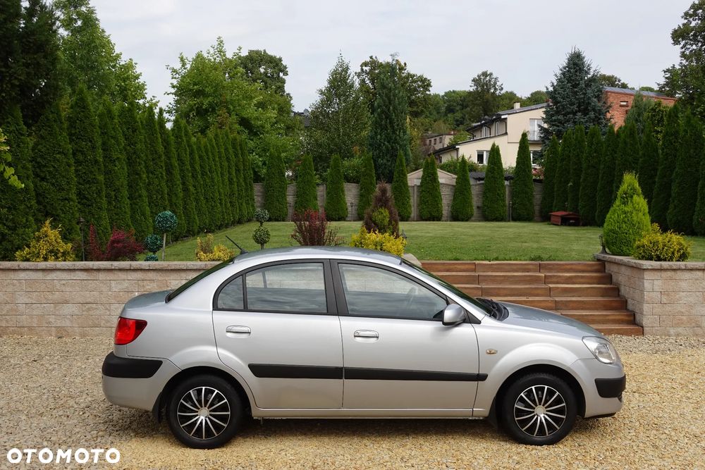 Kia Rio - 5