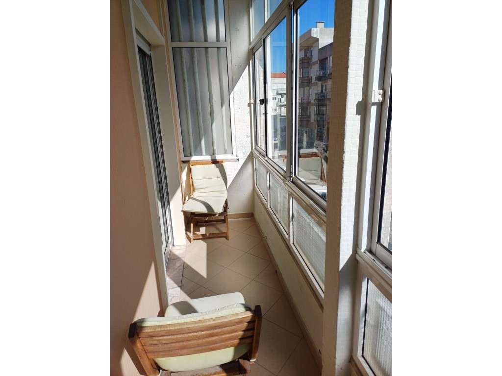 Excelente Apartamento T1 nas Avenidas Novas para arrendamento - Grande imagem: 2/12