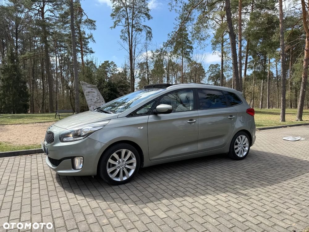 Kia Carens - 11