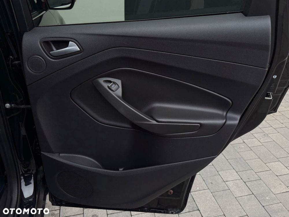 Ford Kuga 2.0 TDCi 2x4 Titanium - 32