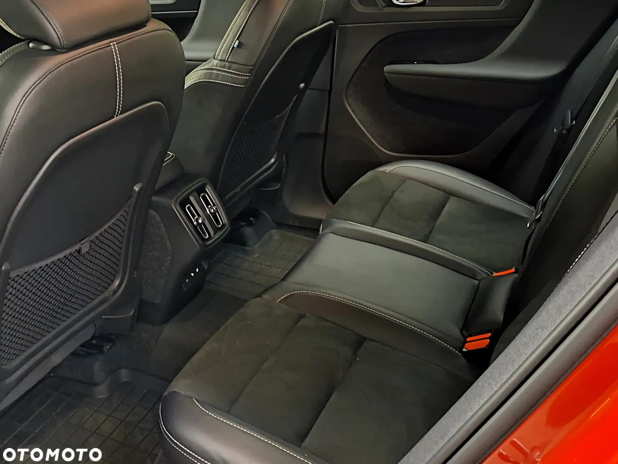 Volvo XC 40 B4 B AWD R-Design - 26