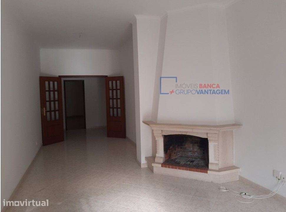 T3 com 2 lugares de parqueamento e arrecadação, para venda em Santarém - Grande imagem: 2/15