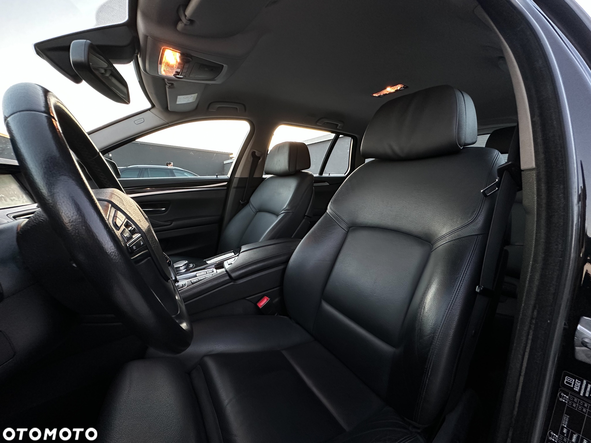 BMW Seria 5 530d xDrive Luxury Line - 28