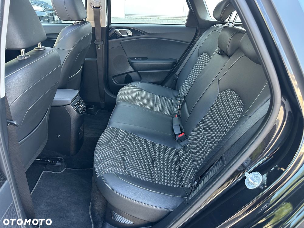 Kia Ceed - 33