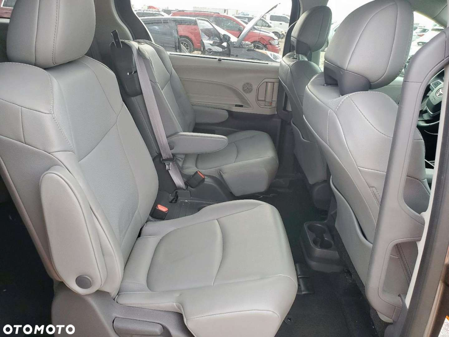Toyota Sienna - 11