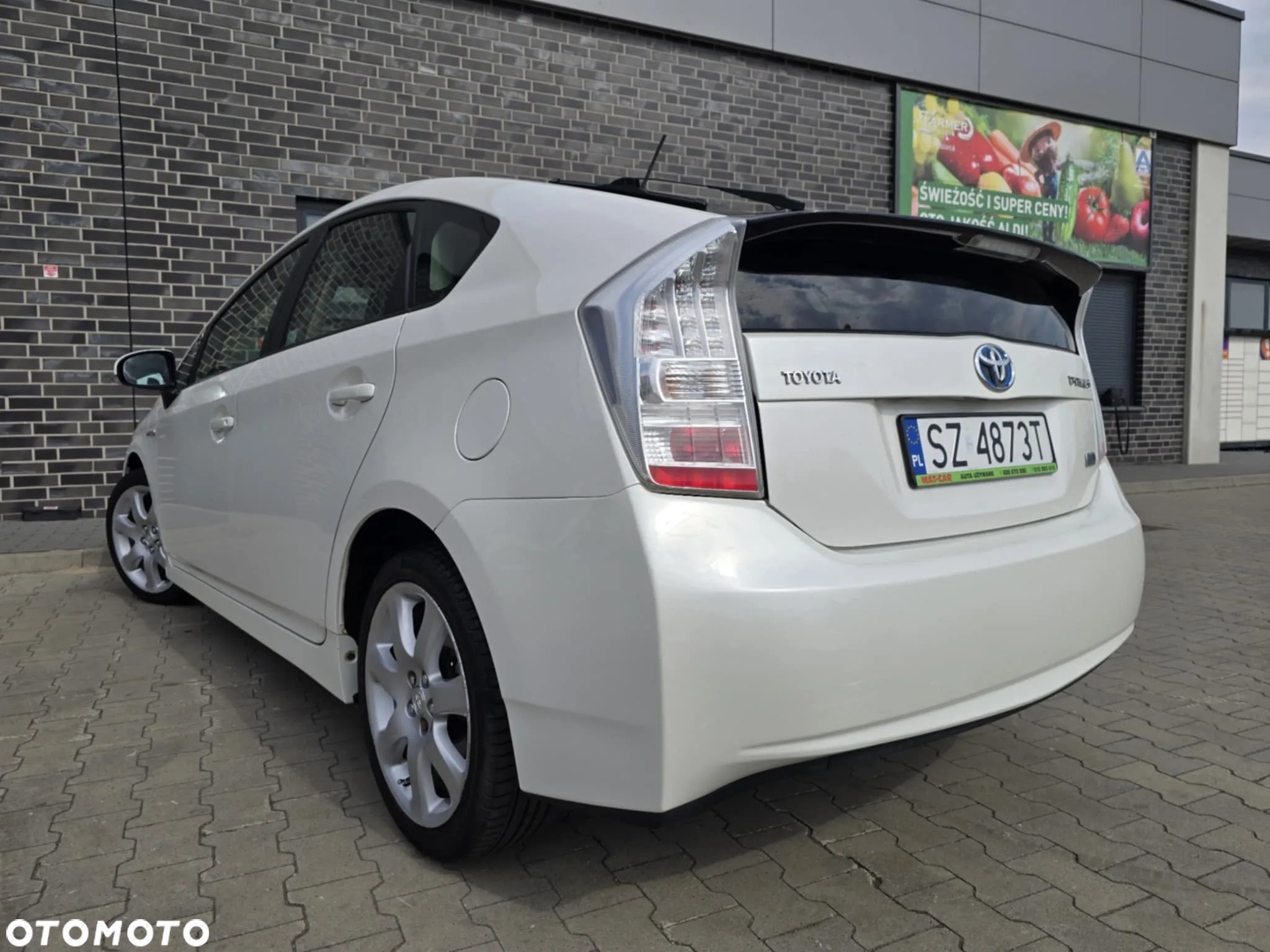 Toyota Prius (Hybrid) Executive - 10