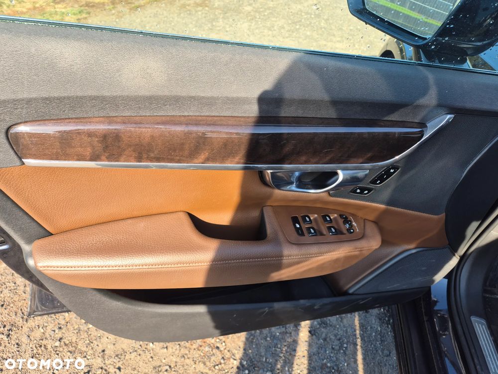 Volvo V90 T8 AWD Plug-In Hybrid Momentum - 9