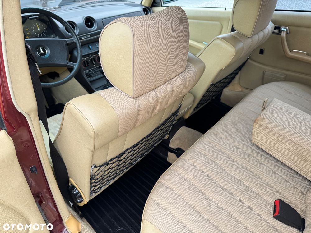 Mercedes-Benz W123 - 32