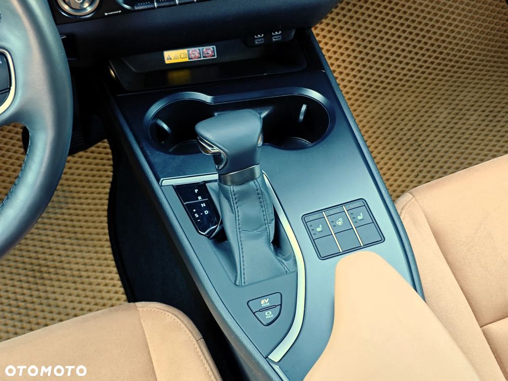 Lexus UX 250h GPF Business 2WD - 19