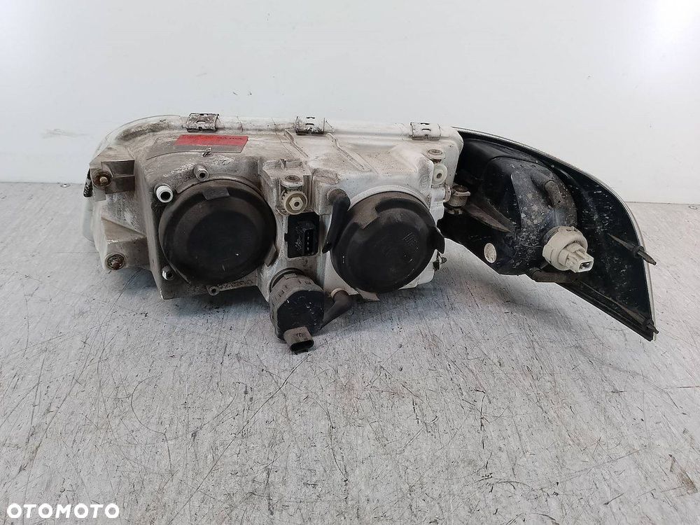 LAMPA PRZÓD PRAWA VOLVO V40 ( 95-04 ) 1AG247002-02  30899879 - 7