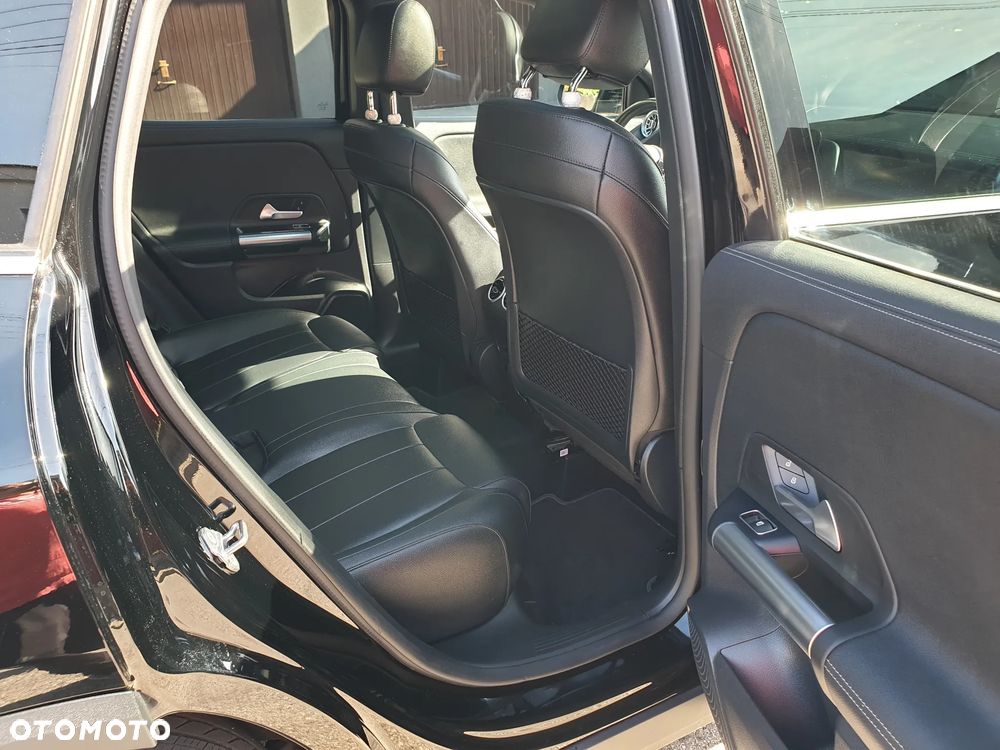 Mercedes-Benz GLA - 16