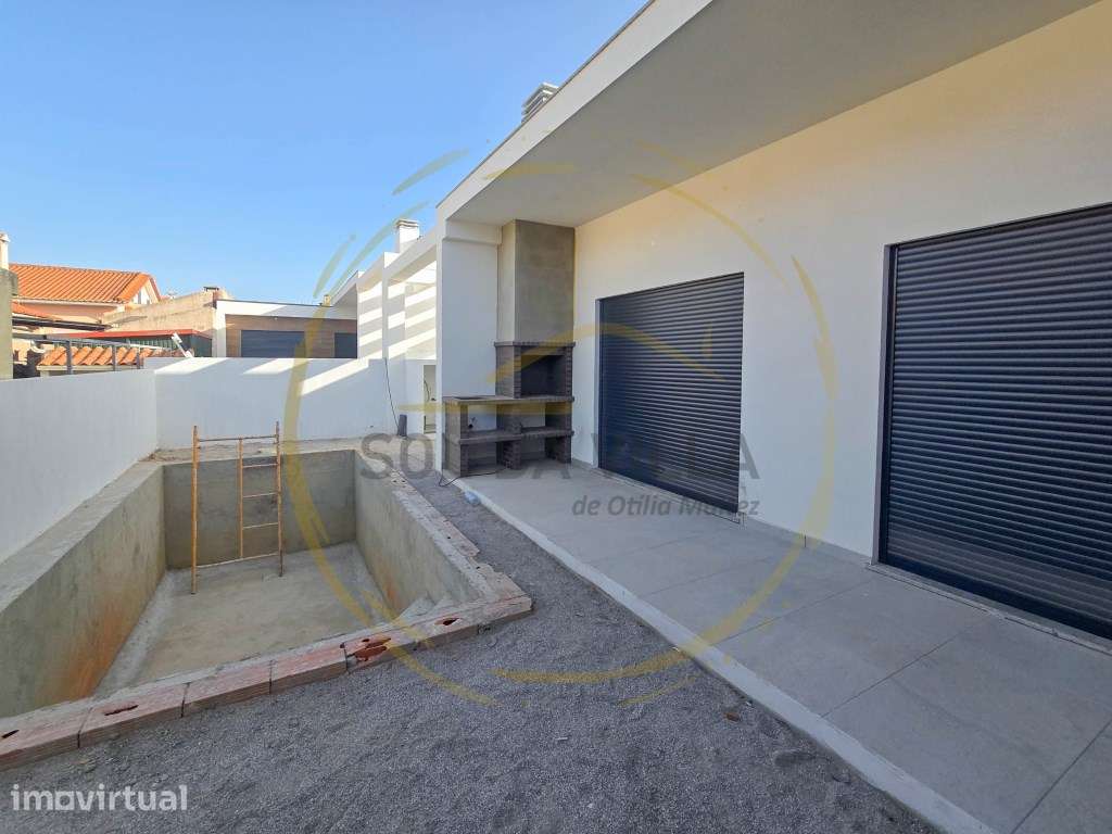 Moradia com piscina T3+1 - Fernão Ferro, Seixal - 550.000€ - Grande imagem: 2/24