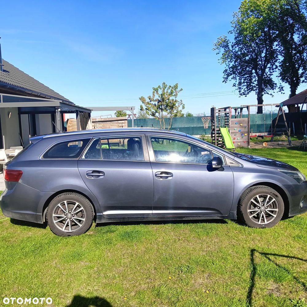 Toyota Avensis 1.6 Active - 6