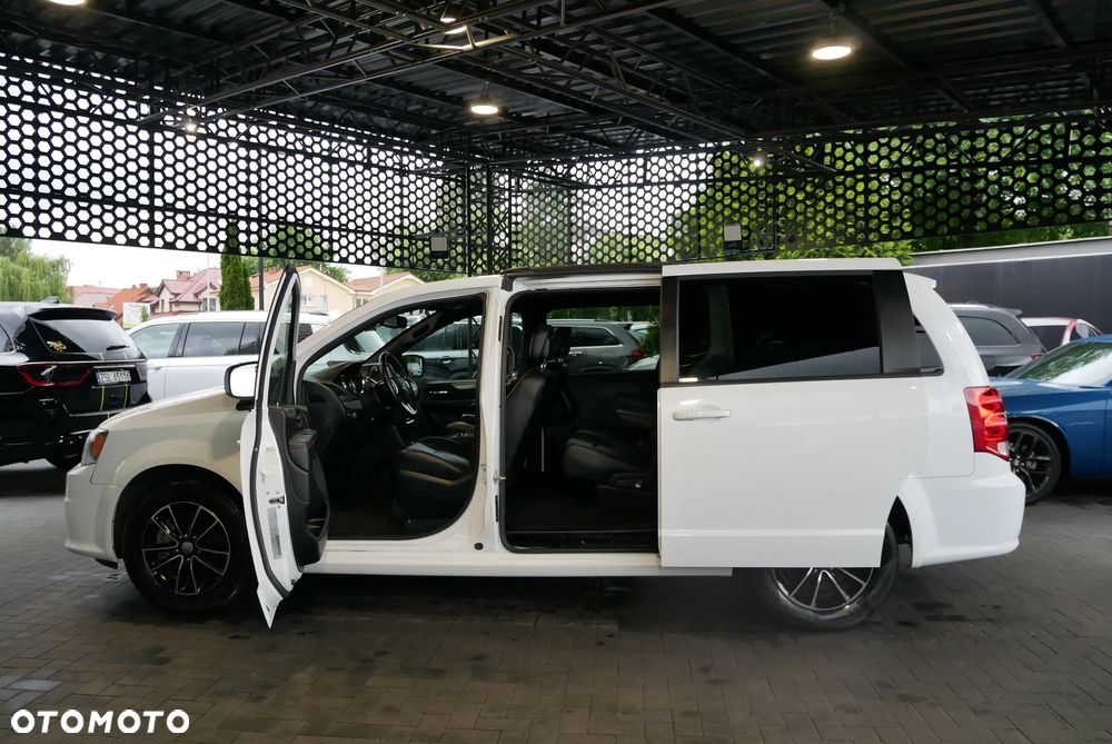 Dodge Grand Caravan - 6