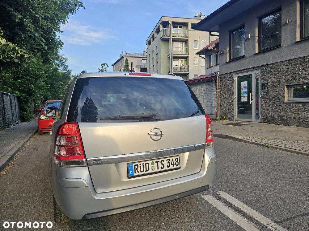 Opel Zafira 1.8 Cosmo - 24