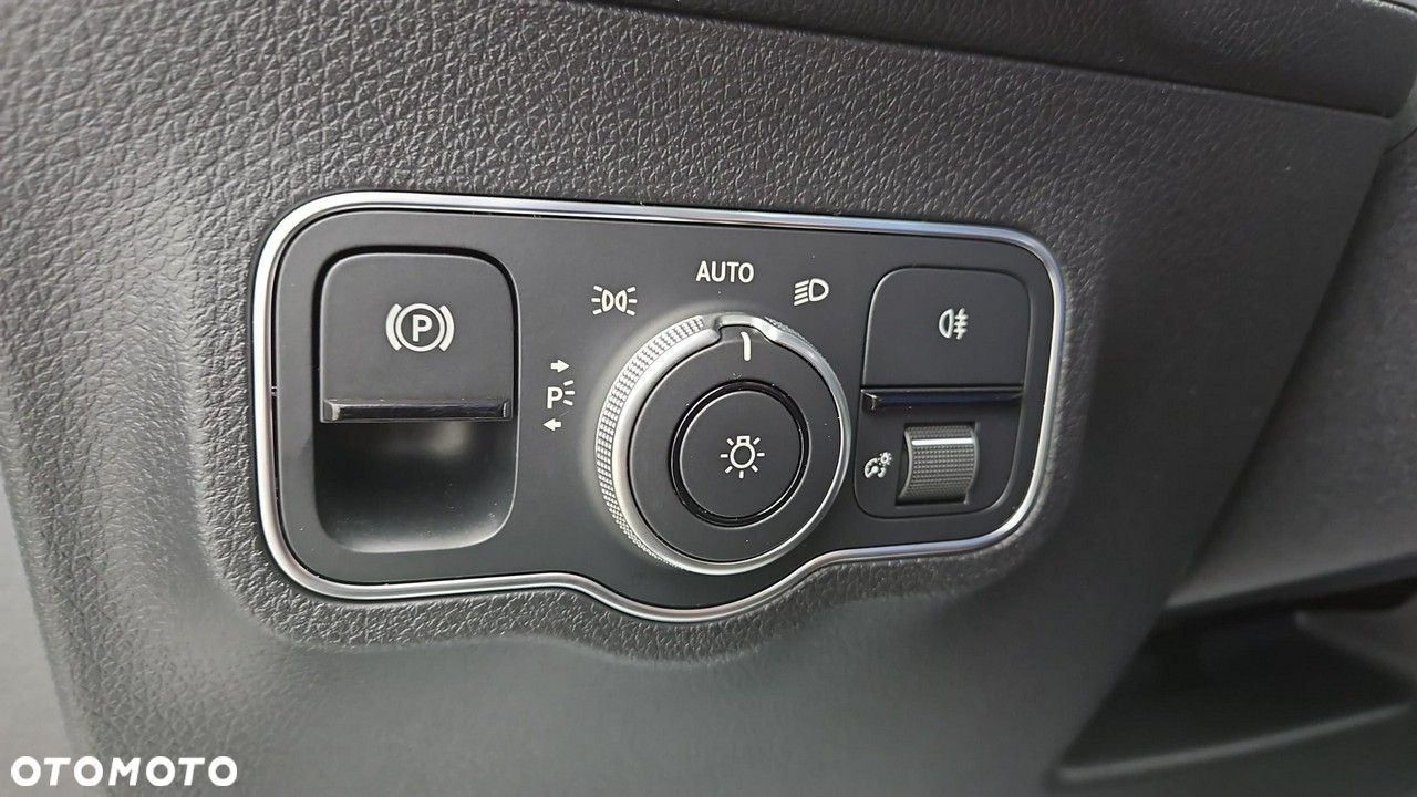 Mercedes-Benz GLB 200 d AMG Line 8G-DCT - 17