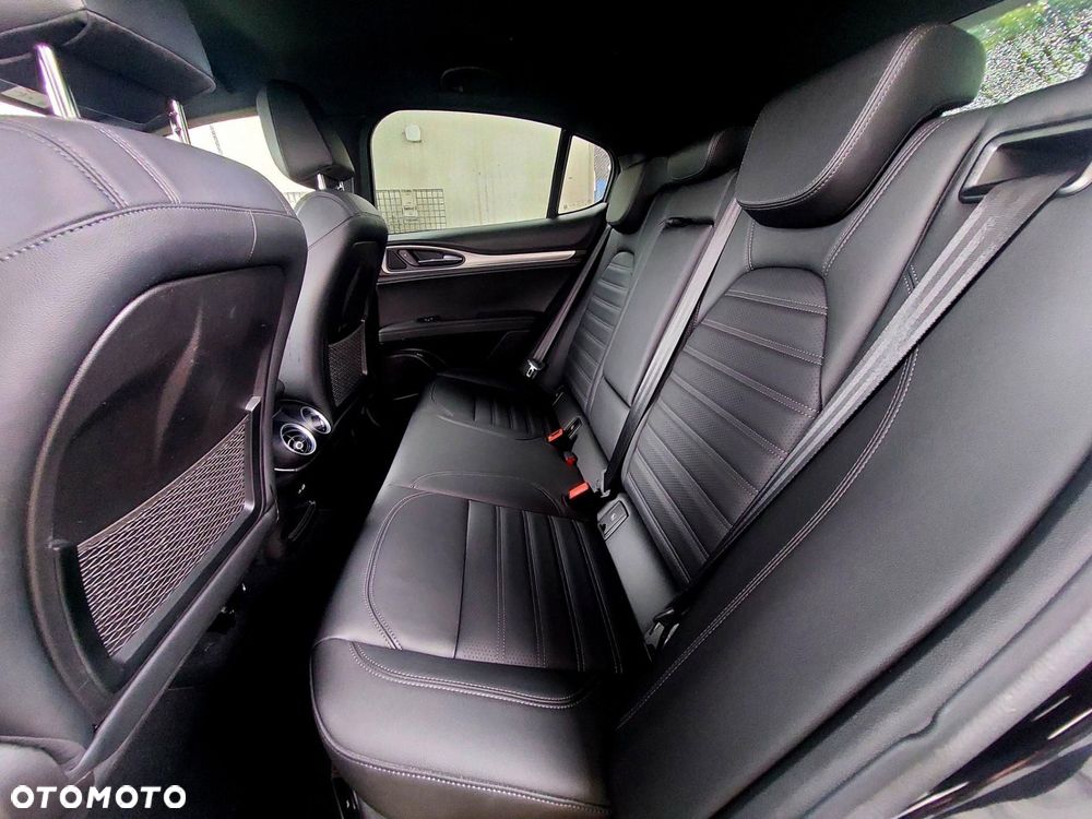 Alfa Romeo Stelvio 2.0 Turbo Veloce Q4 - 11