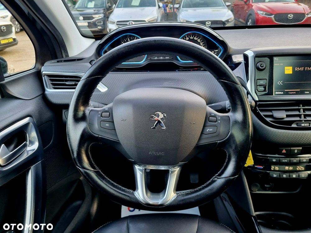 Peugeot 2008 1.2 Pure Tech Allure S&S - 15