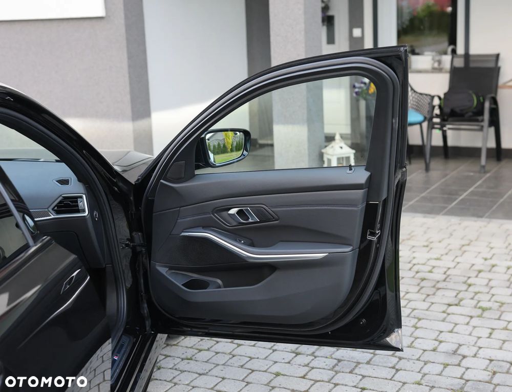 BMW Seria 3 320d xDrive M Sport Shadow sport - 12