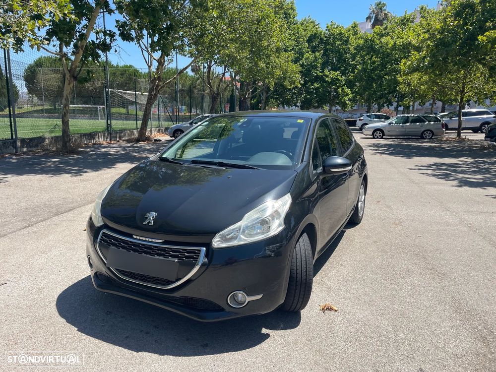 Peugeot 208 - 1