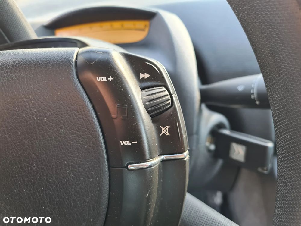 Citroën C4 1.4 16V Style - 21