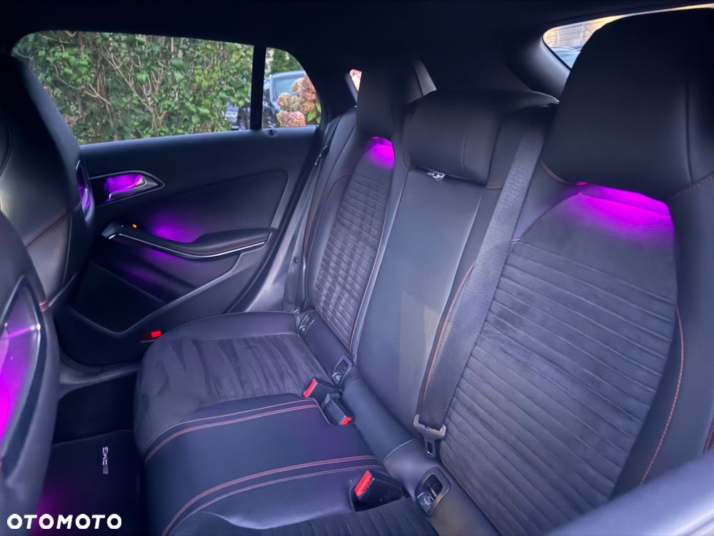 Mercedes-Benz CLA 220 4-Matic AMG Line - 16