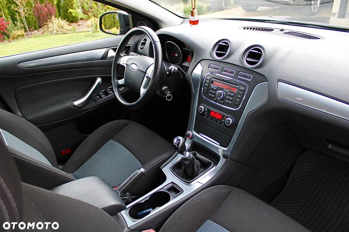 Ford Mondeo 2.0 TDCi Ambiente - 19