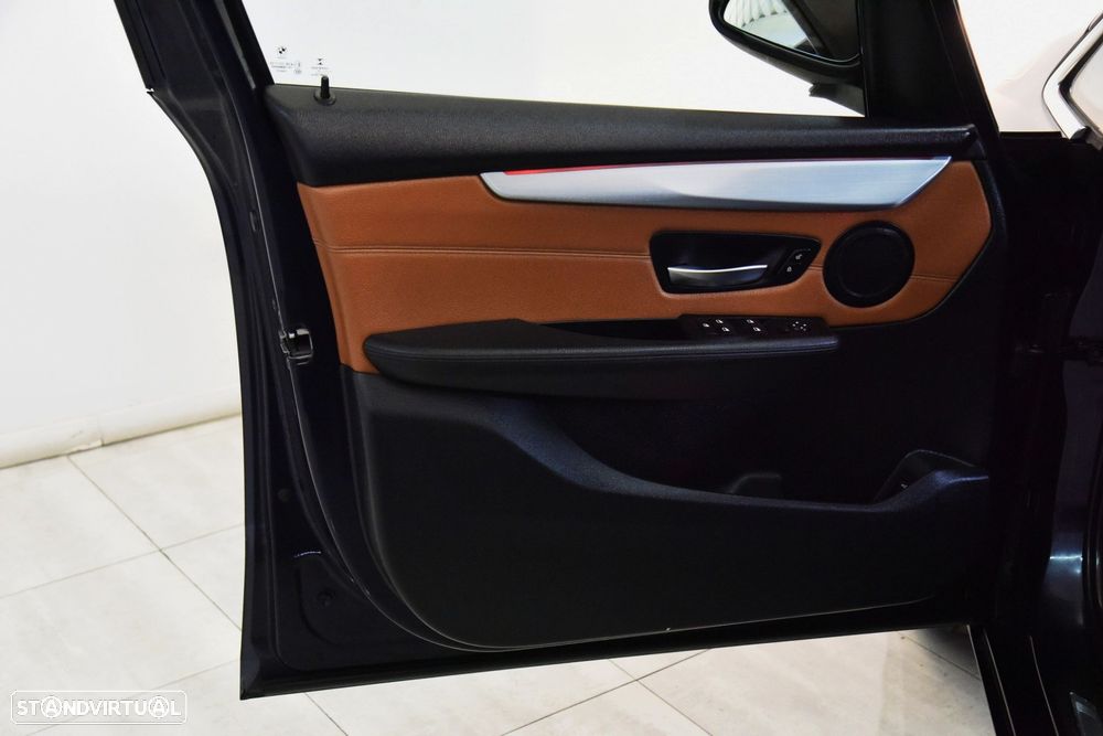 BMW 216 Active Tourer d Line Luxury - 30