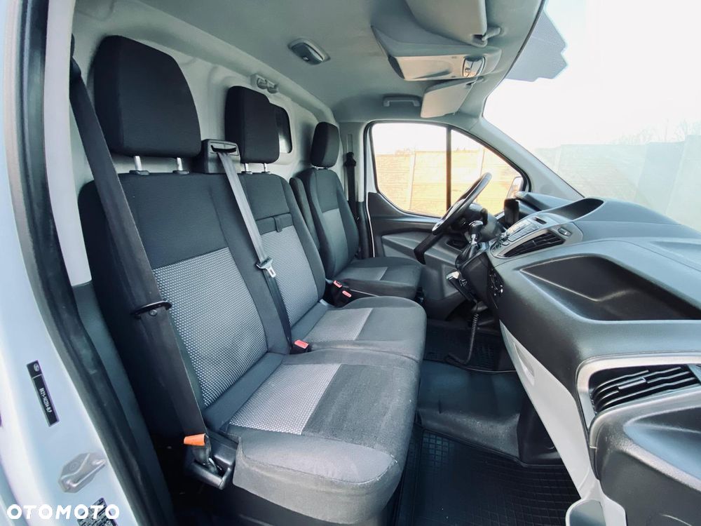 Ford TRANSIT CUSTOM - 17