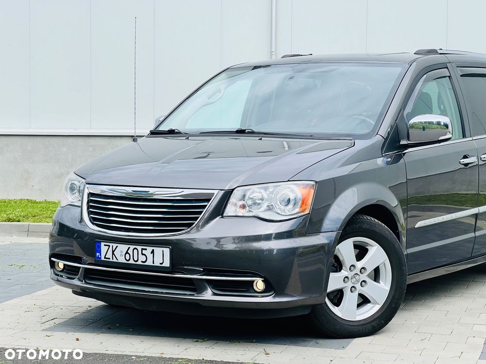 Chrysler Town & Country 3.6 Limited - 12