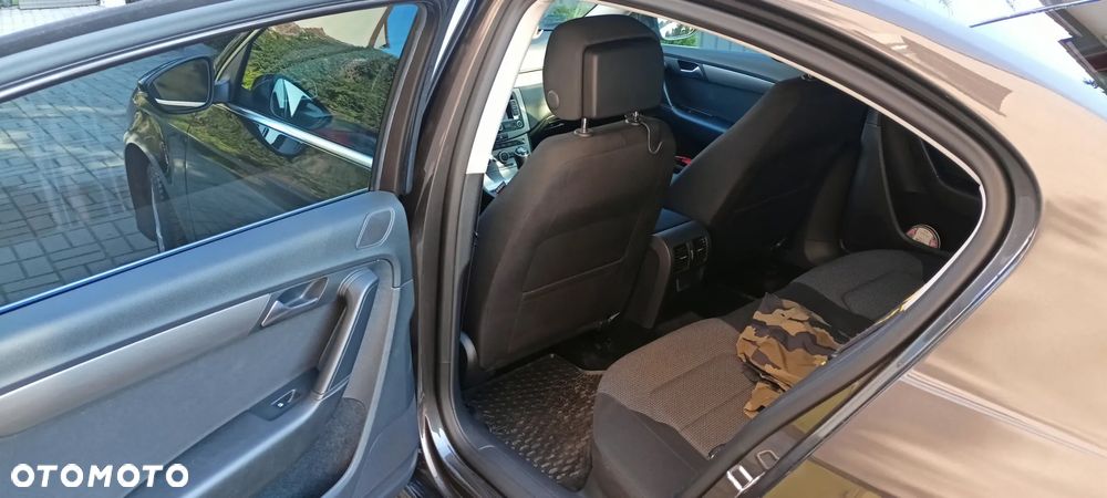 Volkswagen Passat 1.6 TDI Comfortline - 10