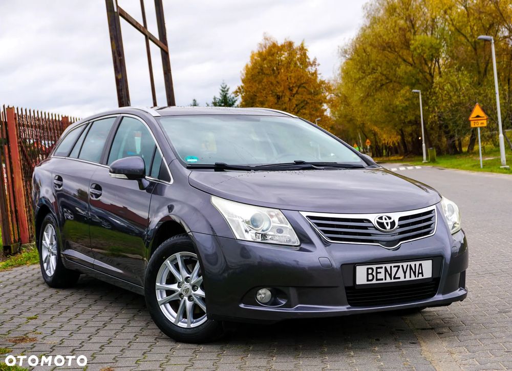 Toyota Avensis 1.8 Comfort - 12