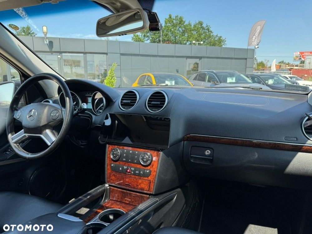 Mercedes-Benz GL - 13