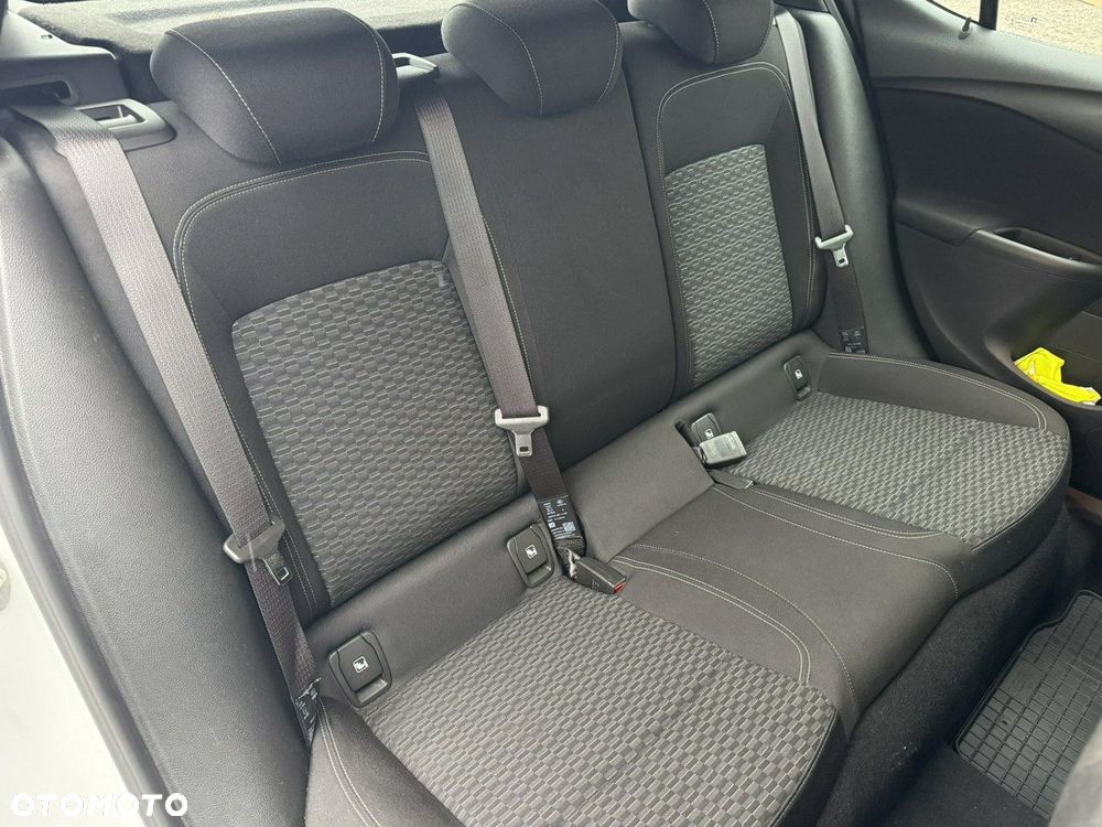 Opel Astra 1.4 T Dynamic S&S - 24