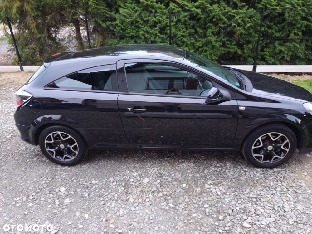 Opel Astra III GTC 1.6 Enjoy - 9