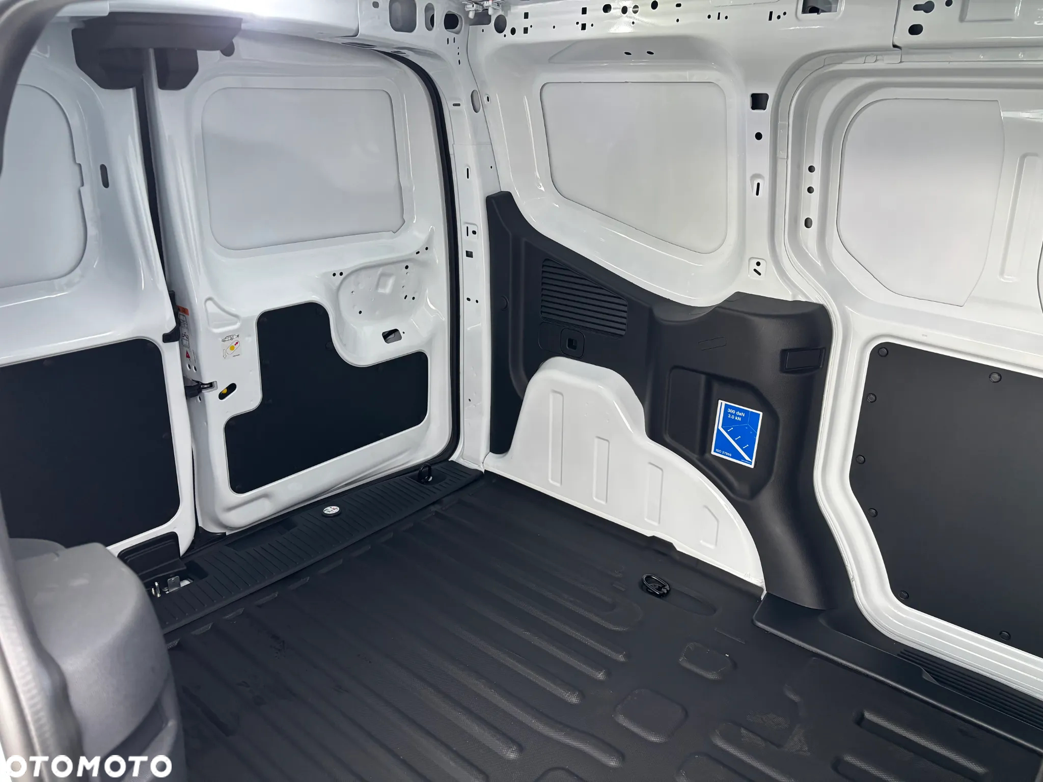 Ford Transit E-Courier Van - 13