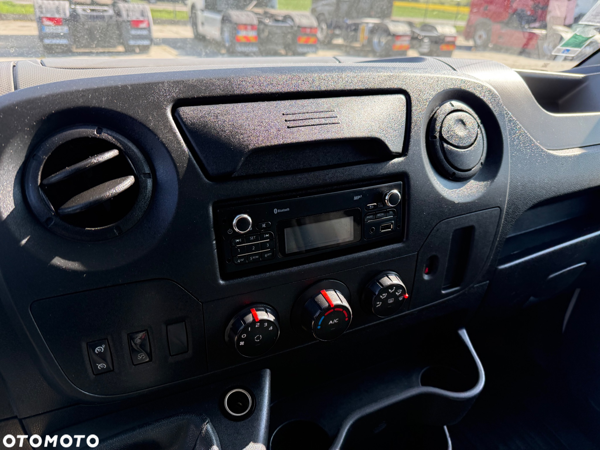 Renault MASTER 125 / CHŁODNIA / MROŹNIA / WTYKA 220V / HAKOWA / Z FRANCJI / STAN BDB / / / - 26