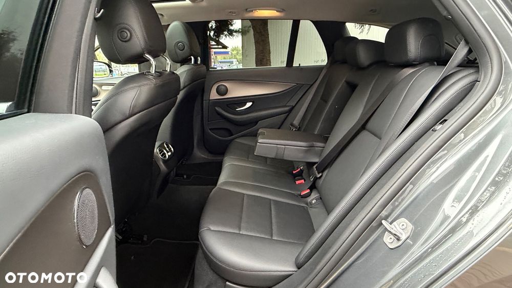 Mercedes-Benz Klasa E 200 CGI BlueEFFICIENCY Automatik Avantgarde - 34