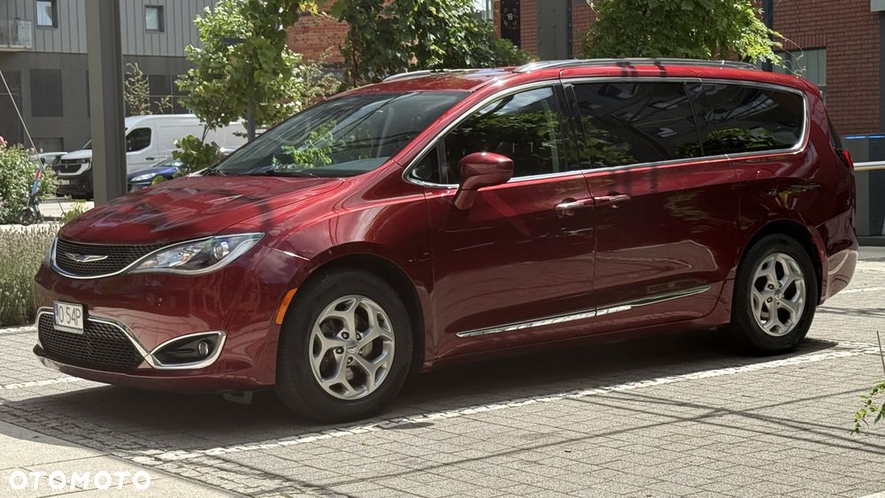 Chrysler Pacifica - 16