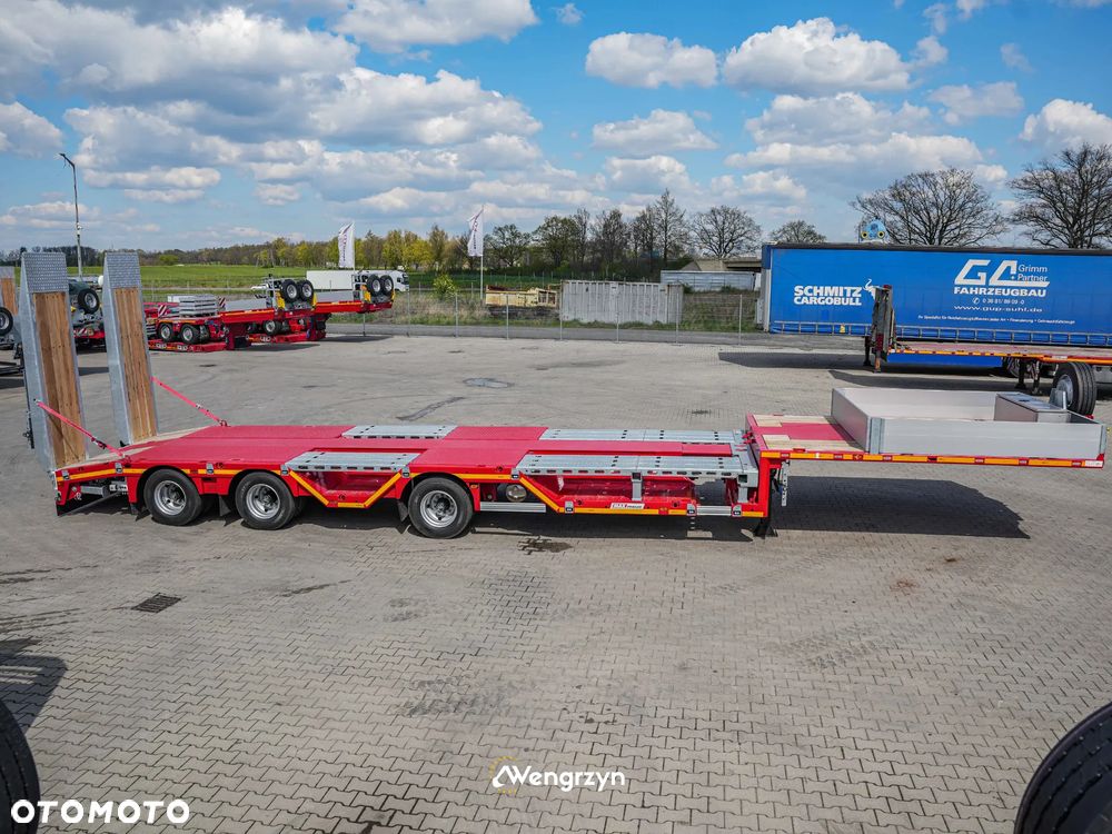 MAX Trailer 3 osiowe semi pod ciągnik lowdeck - 8