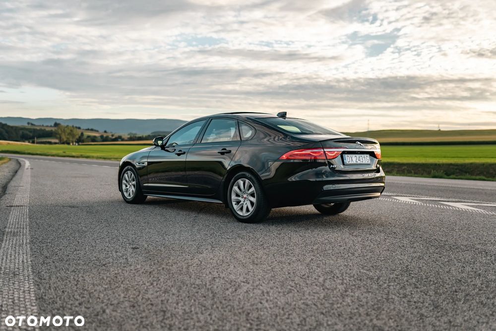 Jaguar XF E-Performance R-Sport - 3