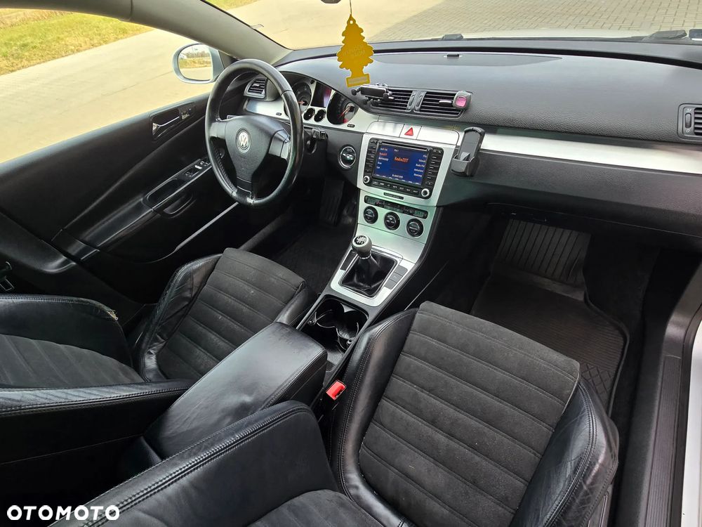 Volkswagen Passat 2.0 TDI Highline - 14
