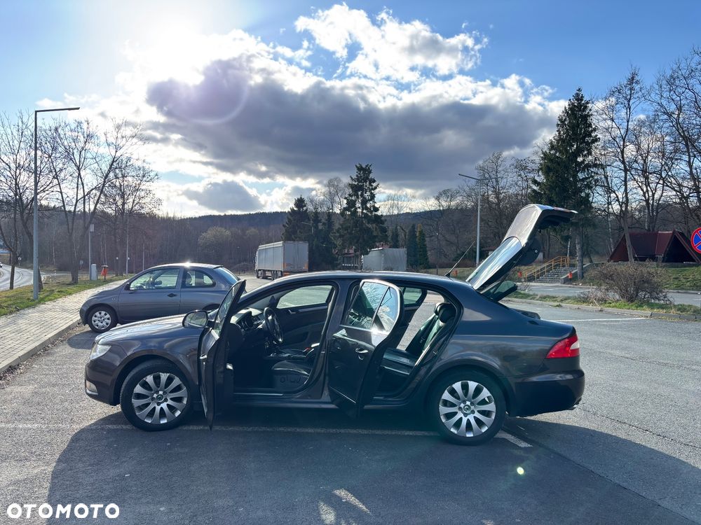 Skoda Superb 2.0 TDI Elegance DSG - 16