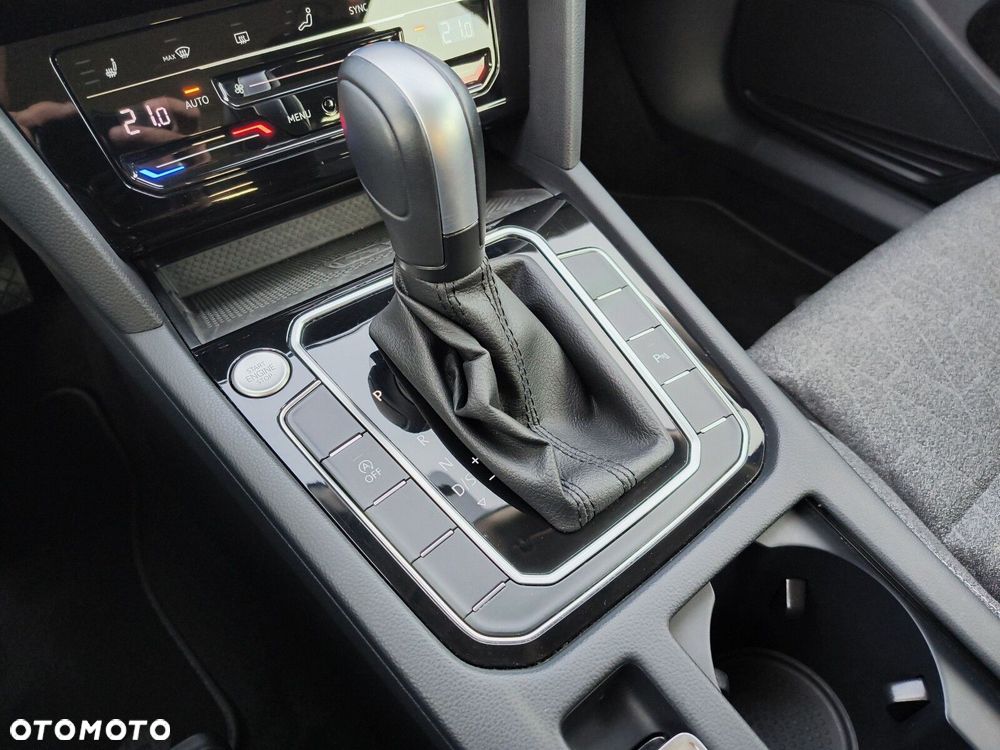 Volkswagen Passat - 22