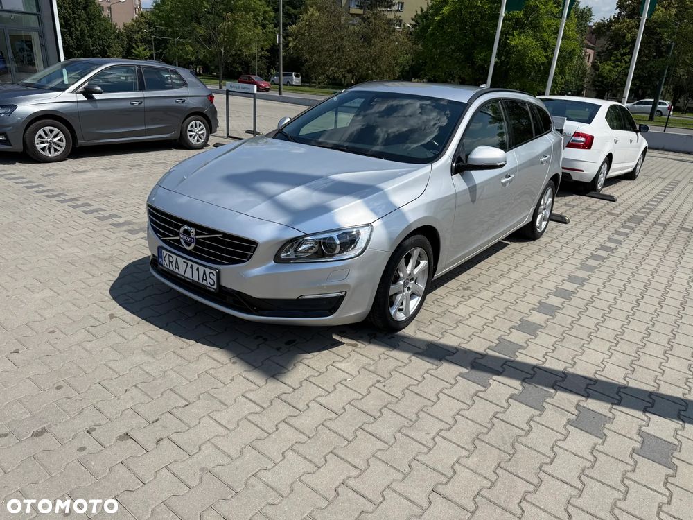 Volvo V60 D3 Drive-E Momentum - 1