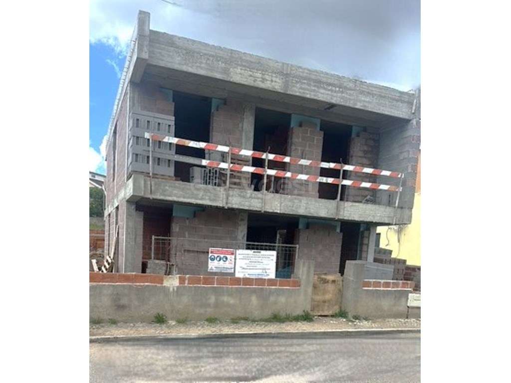 Moradia Isolada T4 c/Piscina e Garagem - Grande imagem: 4/6