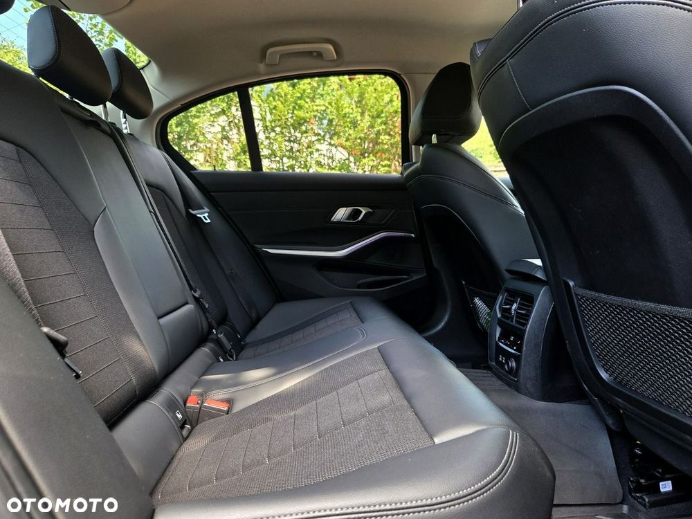 BMW Seria 3 320d xDrive - 11
