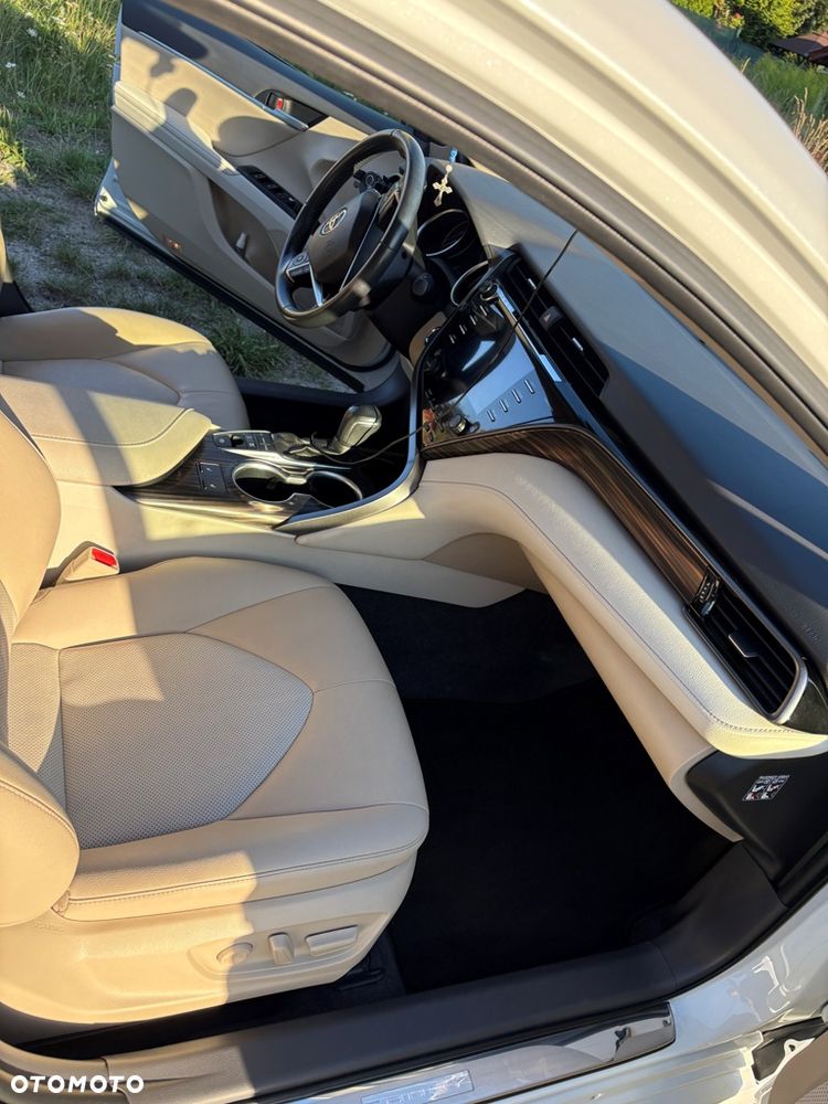 Toyota Camry 2.5 Hybrid Executive CVT - 11