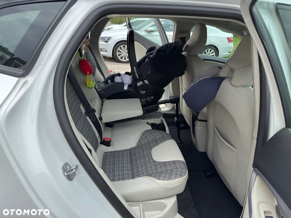 Volvo V40 T3 Drive-E Momentum - 5